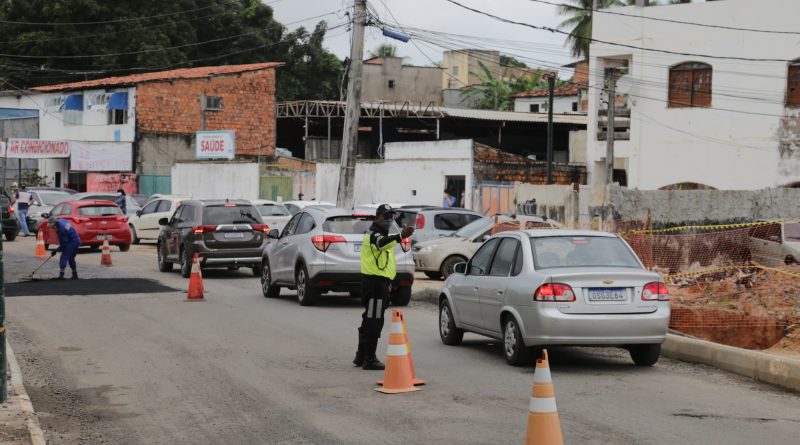 LFTV - Lauro de Freitas: Avenida Beira Rio torna-se mão dupla temporária