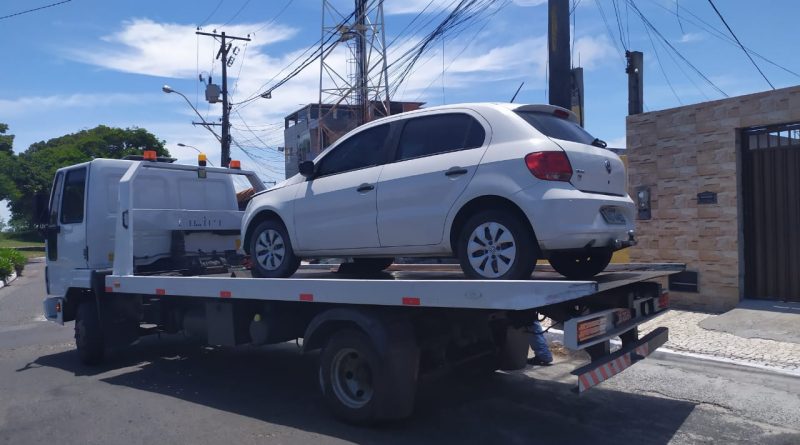 Veículo com restrição de roubo é recuperado pela Guarda Civil