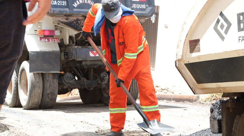 Lauro de Freitas: Prefeitura inicia pavimentação asfáltica no Caji, Pitangueiras e Ipitanga