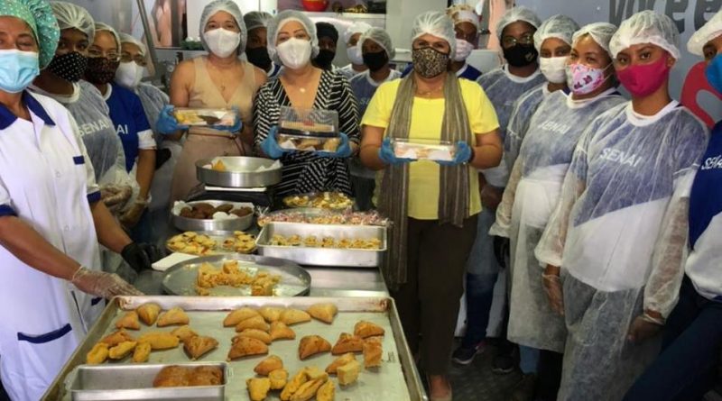 Camaçari: Equipe da Sedes participa de degustação do Curso de Salgados e Folhados em Arembepe