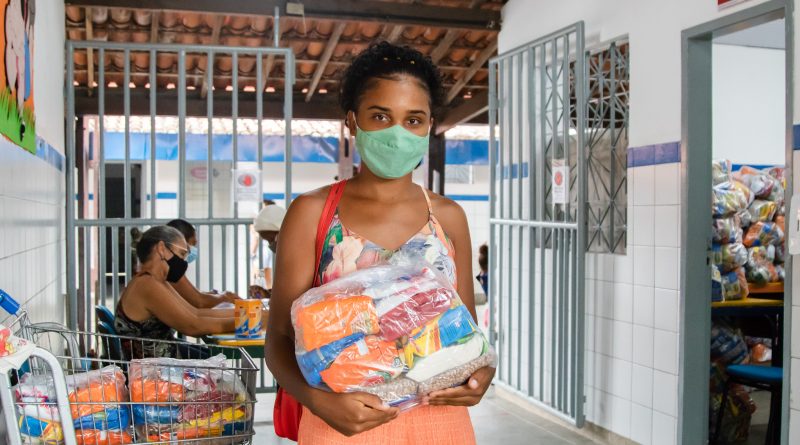 Desde o início da pandemia, Lauro de Freitas já entregou 364 mil kits em substituição à merenda escolar, mensalmente, para 28 mil alunos