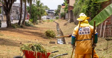 O trabalho, que faz parte das medidas de prevenção a enchentes, vem sendo executado há mais de uma semana.