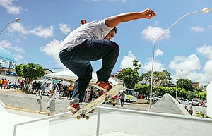 Neste sábado (20) e domingo (21), Lauro de Freitas recebe praticantes do Skate Street de todo o estado para o Campeonato Baiano da modalidade, na pista localizada no Ginásio Municipal, no Centro da cidade.