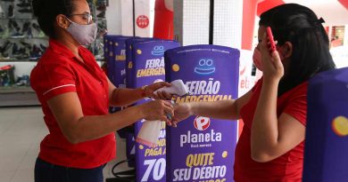 A Prefeitura Municipal de Lauro de Freitas retirou a obrigatoriedade do procedimento de aferição de temperatura, como meio de controle de acesso em estabelecimentos privados e repartições públicas do município.