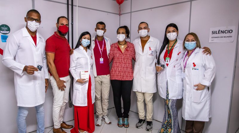 No Dia Mundial de Combate à AIDS, equipes das unidades de saúde de Lauro de Freitas deram início às atividades da Campanha Dezembro Vermelho