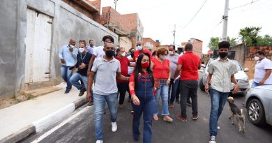 Caminhar, andar de bicicleta ou dirigir nas ruas Andrelina Oliveira e Eduardo Silva, na comunidade do Jardim Talismã, na Itinga, ficou mais fácil.