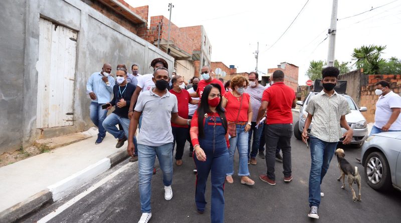 Caminhar, andar de bicicleta ou dirigir nas ruas Andrelina Oliveira e Eduardo Silva, na comunidade do Jardim Talismã, na Itinga, ficou mais fácil.