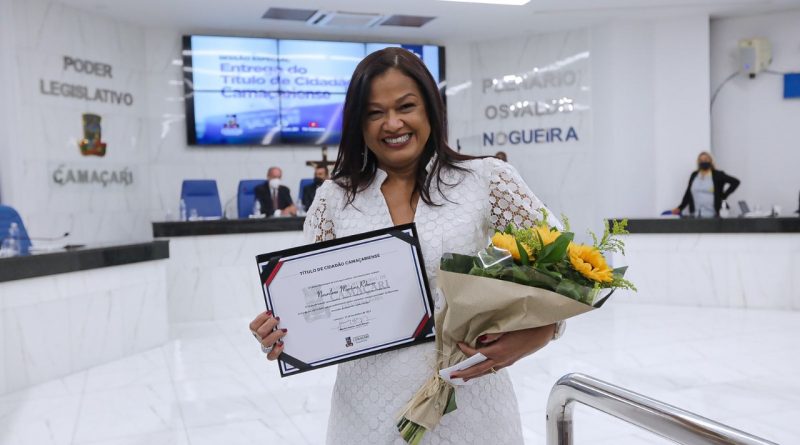 A professora e secretária da Educação de Camaçari, Neurilene Martins Ribeiro, tornou-se oficialmente uma cidadã camaçariense.