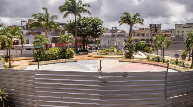 Durante a visita técnica, as equipes percorreram todo o espaço. Desde a área das barracas, até a praça central.