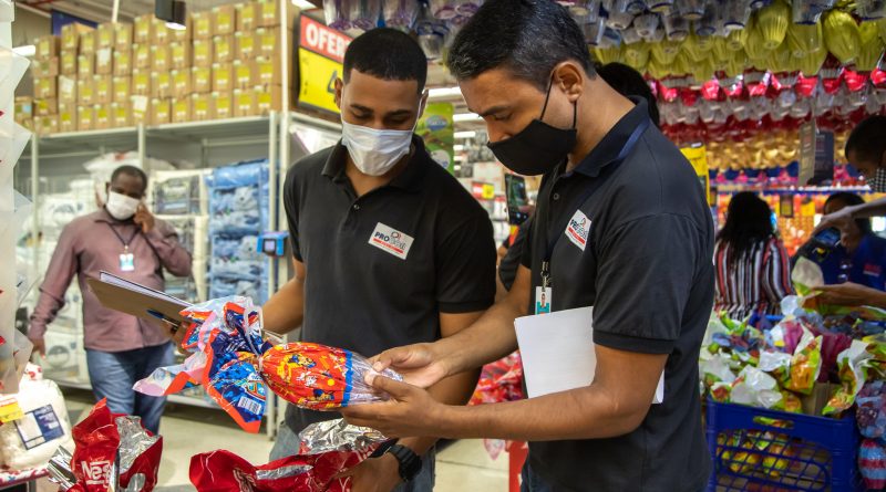 O Procon realiza dois procedimentos em suas fiscalizações. O auto de constatação, quando a irregularidade é possível de ser resolvida rapidamente, e o auto de infração, quando a irregularidade está prejudicando o consumidor, sem chances de regularização, sendo necessário o pagamento de multas.