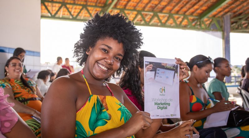 A capacitação, com duas horas de duração, aconteceu de forma híbrida com um polo na Escola Municipal Dois de Julho, na Itinga, e virtual através do canal no YouTube - Aliança Empreendedora.