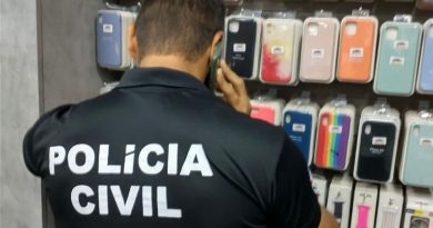Quatro lojas de uma rede de equipamentos para smartphones tiveram produtos apreendidos em shoppings de Salvador e Lauro de Freitas