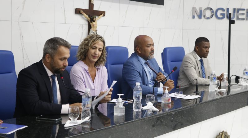 Aconteceu na tarde desta segunda-feira (09), no plenário Osvaldo Nogueira da Câmara Municipal de Camaçari, uma Audiência Pública solicitada pela Secretaria de Cultura do município,