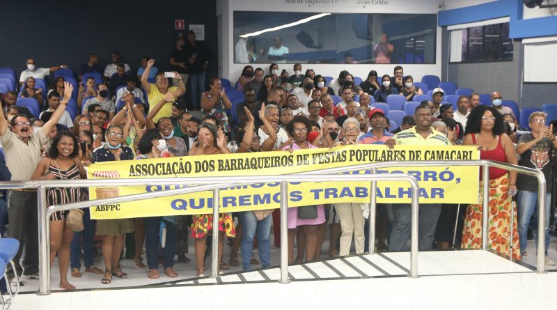 Comemorando e valorizando toda a história de luta dos trabalhadores, A Câmara Municipal de Camaçari realizou na manhã desta terça-feira (03) uma Sessão Especial em homenagem ao Dia do Trabalhador.