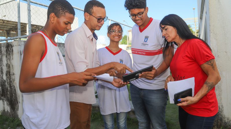 O conteúdo é parte do programa obrigatório na grade curricular, que prevê 320 horas de aulas com conteúdo como produção, edição e outros.