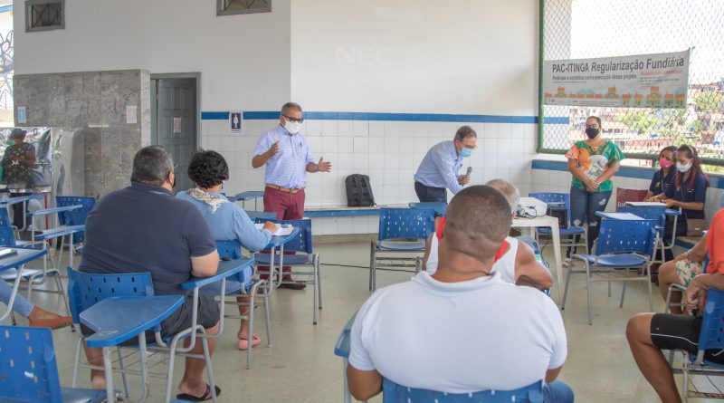 De acordo com a SEINFRA, algumas famílias estão tendo resistência em receber os técnicos, o que impossibilita o acesso ao benefício; o processo só é iniciado após o recolhimento de informações e o preenchimento do cadastro social.