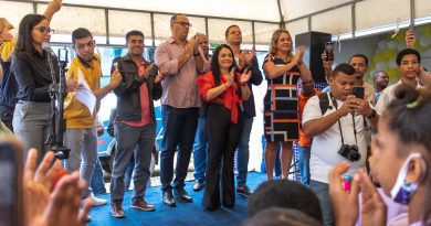 A entrega do equipamento, que atende a 120 crianças e adolescentes, foi realizada por autoridades da Prefeitura de Lauro de Freitas e vereadores.