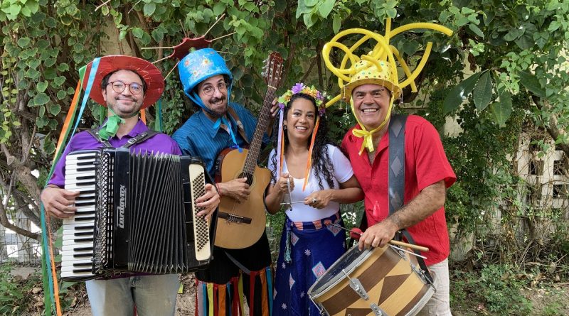 Del Feliz, Zelito Miranda e Jô Miranda são as atrações desta semana, no Salvador Norte Shopping. Os cantores apresentam seus repertórios de forró nesta terça, quarta e quinta, a partir das 19h, no piso L3.