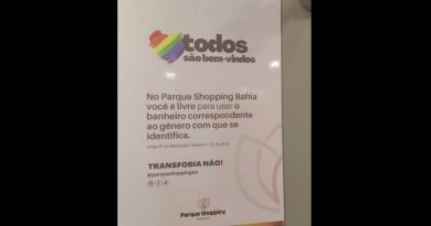 Os banheiros são identificados pelo material visual, que ressalta a proposta do centro de compras. No início, a frase "Todos são bem-vindos"