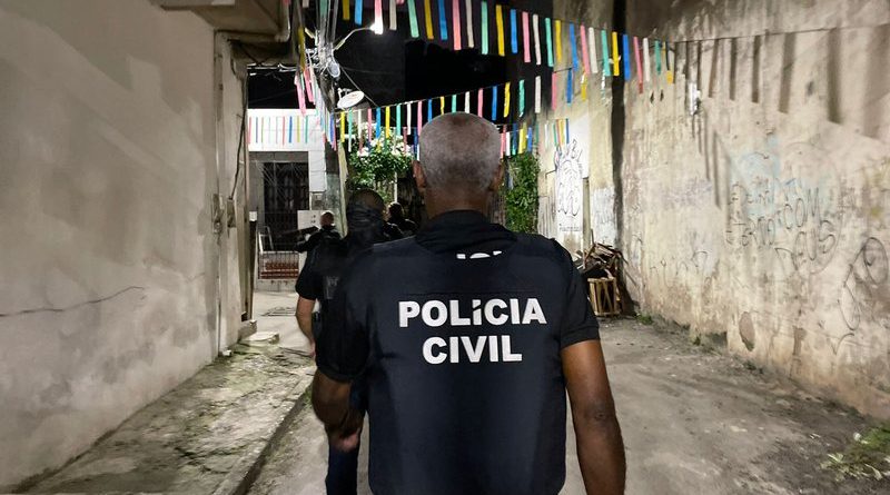 Os mandados foram cumpridos, com apoio da Polícia Militar, no bairros de São Caetano, Fazenda Grande do Retiro, Capelinha, Santa Luzia do Lobato, Bom Juá e Itapuã.