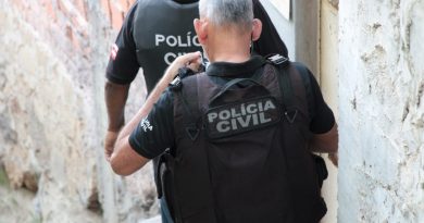 Um dos suspeitos era namorado da vítima e confessou ter praticado o crime a mando de um traficante, por suspeitar que ela estivesse passando informações para um grupo rival