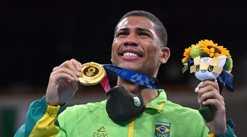 O lutador migrou do boxe olímpico para o profissional no final de 2021, mas ainda não entrou em ringue nesta nova modalidade