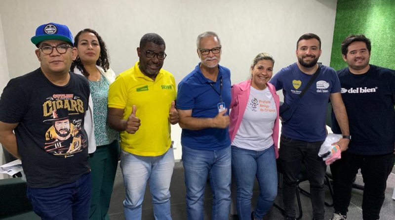 O encontro teve o objetivo de apresentar o projeto, que tem a proposta de, por meio de voluntários, levar cuidado, amor, carinho