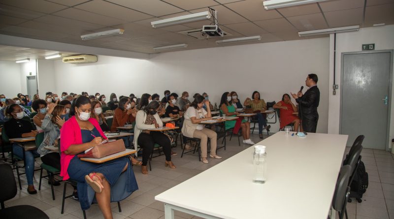 Na manhã desta terça-feira (19), os coordenadores e gestores da rede municipal de Lauro de Freitas tiveram mais um momento de qualificação e atualização profissional.