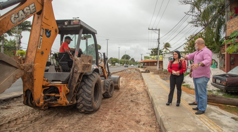 Lauro de Freitas: Prefeita vistoria construção da faixa de aceleração e urbanização no entorno do Terminal de Portão