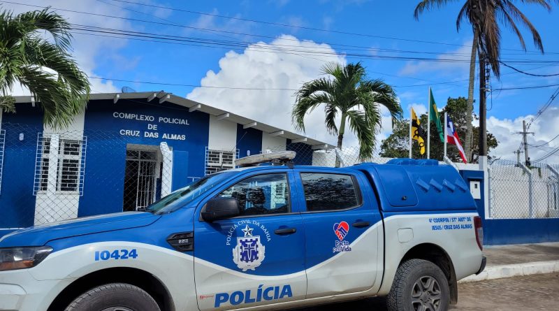 Um falso policial civil foi preso em flagrante, na segunda-feira (11), por investigadores da Delegacia Territorial de Cruz das Almas, após denúncias