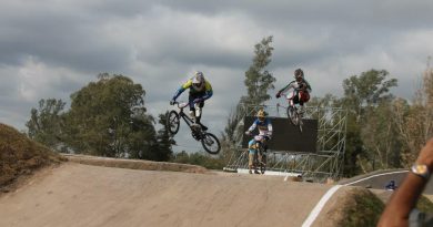 Os atletas Jaldo Brandão Caribé Filho, do ciclismo, e José Luiz Sanches Gonçalves Júnior, da natação, viajam durante essa semana para França e Colômbia