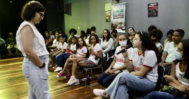 Cerca de 80 lideranças de salas de aula e representantes dos grêmios estudantis de Lauro de Freitas tiveram, nesta quarta-feira (17), um encontro marcado