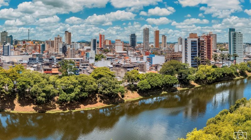 o Estado da Bahia vai entregar obras e autorizar novos investimentos no município de Itabuna. O governador Rui Costa estará presente no ato, marcado para as 9h.