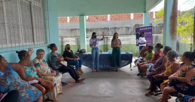 O projeto, que tem sido bem recebido nas localidades, serve como uma ouvidoria, alcançando mulheres em diversos bairros de Camaçari.