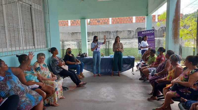 O projeto, que tem sido bem recebido nas localidades, serve como uma ouvidoria, alcançando mulheres em diversos bairros de Camaçari.