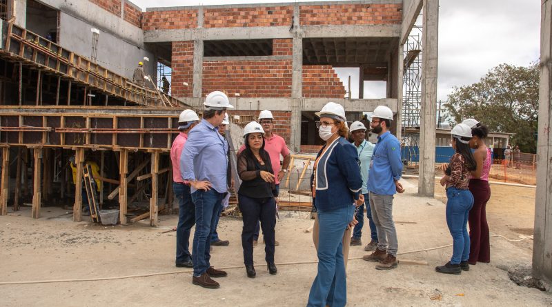 São mais de sete mil metros quadrados de área construída. A unidade possui refeitório, todos os banheiros com acessibilidade, quadra poliesportiva, campo society e espaço Mais Cultura.