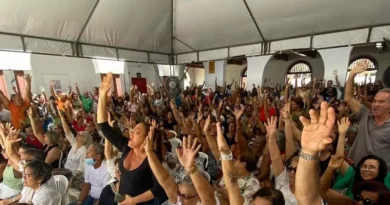 Professores rejeitam proposta de reajuste do governo e aprovam paralisação em toda Bahia na próxima semana