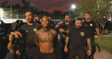 Preso MC Poze do Rodo; artista é acusado de apologia ao crime e tráfico de drogas