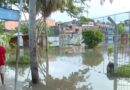 Rios Transbordam e Deixam Moradores Ilhados em Lauro de Freitas Após Chuvas Intensas
