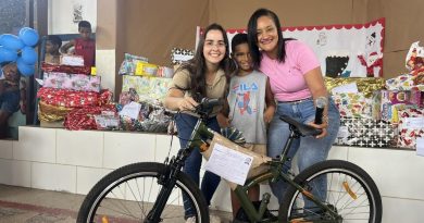 Prefeitura e Correios promovem ação solidária com entrega de presentes a alunos da rede municipal