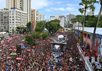 Drogasil distribui protetor solar no Carnaval de Salvador; saiba como conseguir