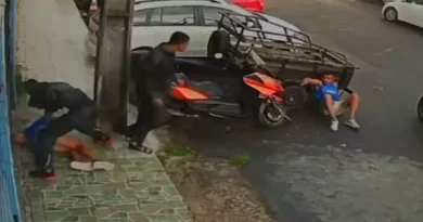 Foliões são agredidos por mototaxistas após discussão sobre corrida em Salvador