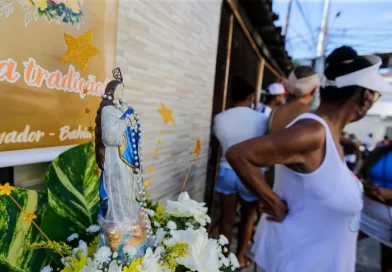 Homem é preso por tentativa de feminicídio durante Lavagem de Itapuã em Salvador