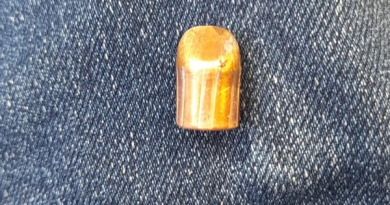 Criança de 8 anos é atingida por bala perdida dentro de escola em Lauro de Freitas