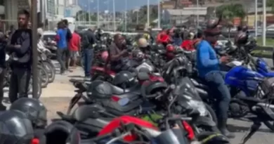 Motoboys protestam contra aumento dos combustíveis em Salvador