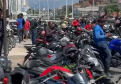 Motoboys protestam contra aumento dos combustíveis em Salvador
