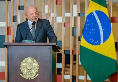 Lula insiste em Jorge Messias e promete reenviar indicação ao STF