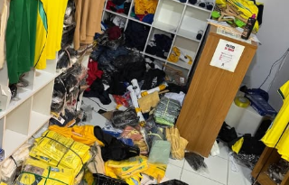 Criminosos arrombam loja e furtam mercadorias em shopping de Vilas do Atlântico
