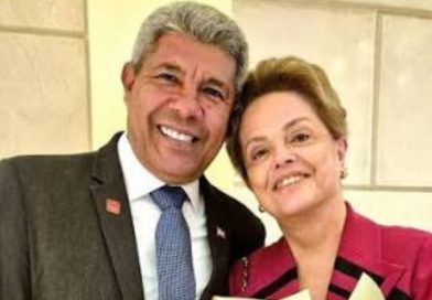 Jerônimo homenageia Dilma Rousseff com a maior condecoração concedida pelo Estado da Bahia