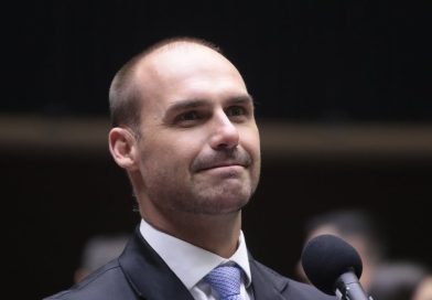 STF inicia julgamento que pode tornar Eduardo Bolsonaro réu por atuação nos EUA
